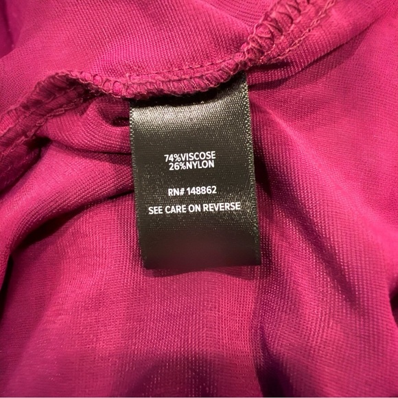 Torrid burgandy velvet top size 1 - Picture 4 of 6